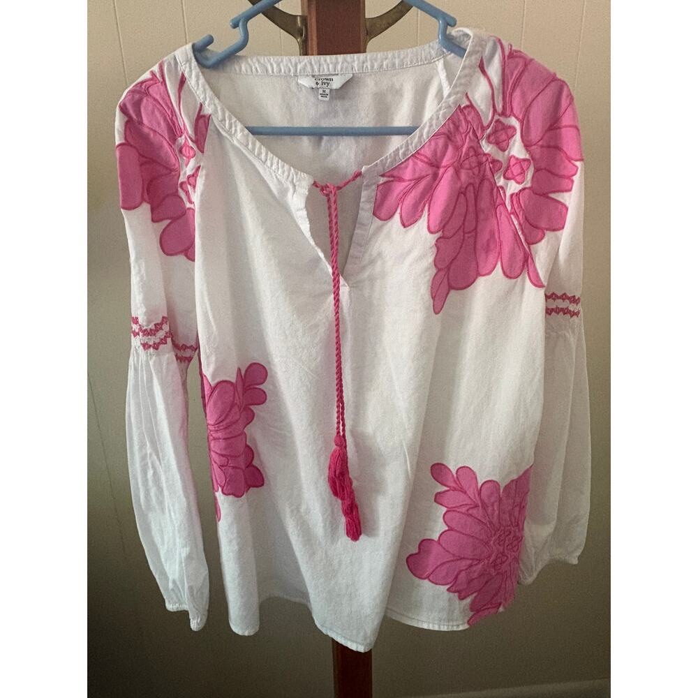 Crown & Ivy Pink/White Floral Blouse Size Medium